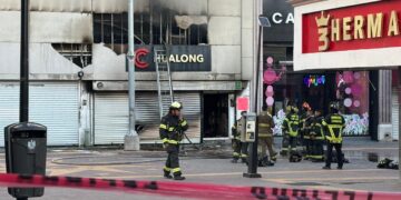 Se incendia tienda Hualong, ubicada en La Liber