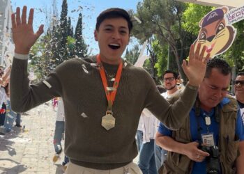 Erick Portillo es recibido tras medalla de plata en Campeonato Mundial de Atletismo Indoor 2026
