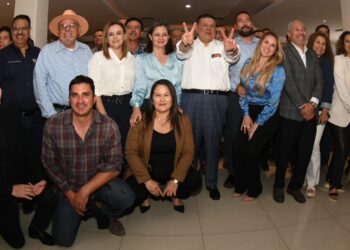 Presenta César Jáuregui panorama de seguridad y avances de Fiscalía ante constructores de Chihuahua