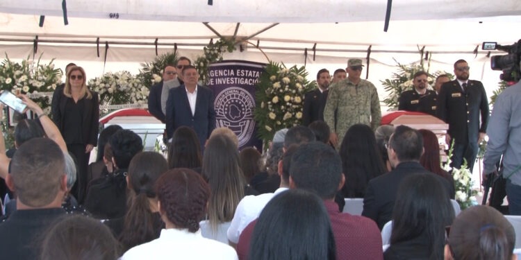 Despiden con honores a agentes fallecidos en accidente en la zona serrana