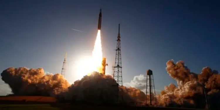 Artemis II despega rumbo a la Luna y marca el regreso de misiones tripuladas tras más de 50 años