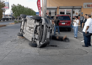 Atropello y volcadura en Ortiz Mena deja a un hombre lesionado