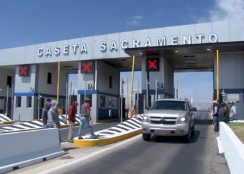 Transportistas y productores toman la caseta Sacramento