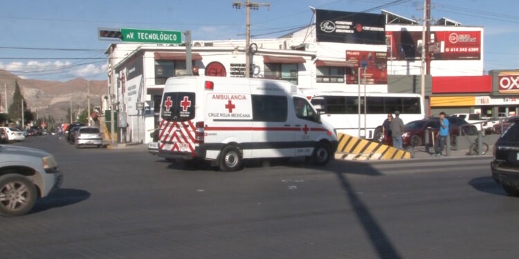 Ciclista es atr0p3ll4do por unidad de transporte en la Tecnológico y 16 de Septiembre
