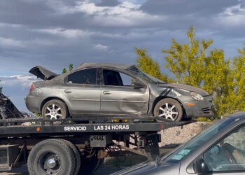 Volcadura en Periférico Lombardo Toledano deja cuatro personas lesionadas