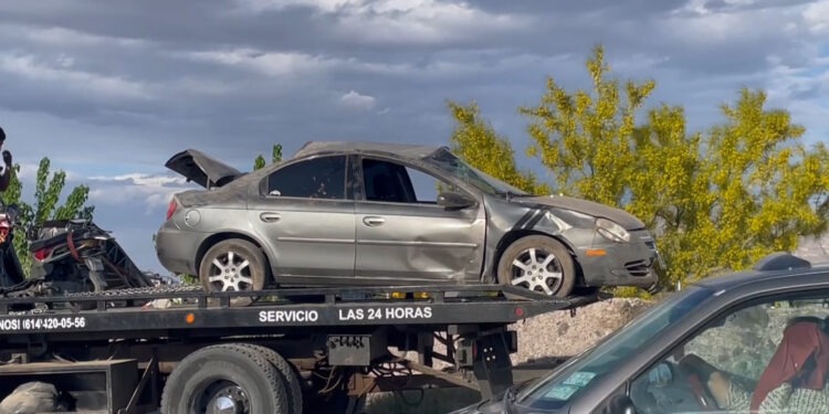 Volcadura en Periférico Lombardo Toledano deja cuatro personas lesionadas