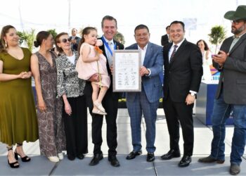 Encabeza César Jáuregui la entrega de la Medalla al Mérito Ciudadano Fundadores