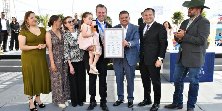 Encabeza César Jáuregui la entrega de la Medalla al Mérito Ciudadano Fundadores