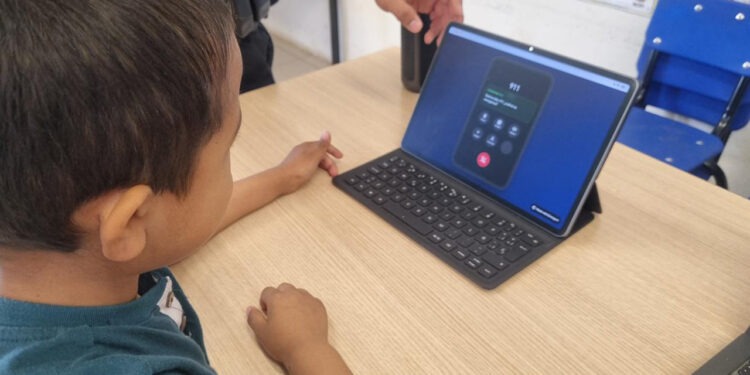 Enseñan a niñas, niños y jóvenes a usar el 9-1-1 de manera adecuada