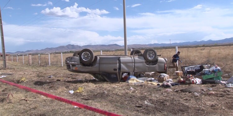 Pierde vida mujer tras aparatosa volcadura en la carretera Juárez–Chihuahua