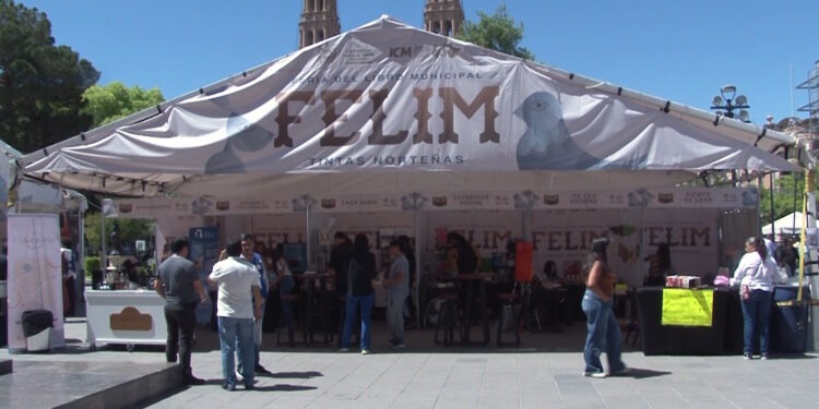 Continúa la Feria del Libro “Tintas Norteñas” en la Plaza de Armas