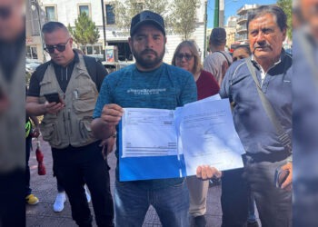Familias de Aquiles Serdán protestan en Palacio; exigen frenar desalojos