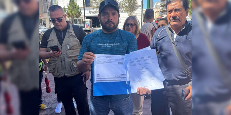 Familias de Aquiles Serdán protestan en Palacio; exigen frenar desalojos