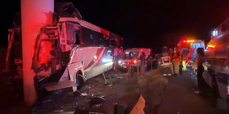 Fatal choque de autobús en el Libramiento Oriente