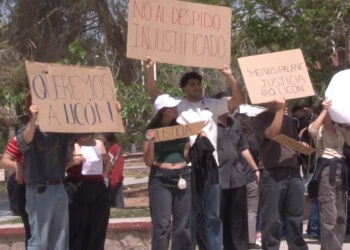 Estudiantes del Tecnológico de Chihuahua II se manifiestan por despido de docente