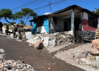 Incendio consume “picadero” en el Cerro de la Cruz; vecinos denuncian que es la décima vez