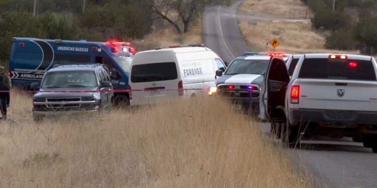 Ej3cut4n a hombre dentro de camioneta en Cuauhtémoc