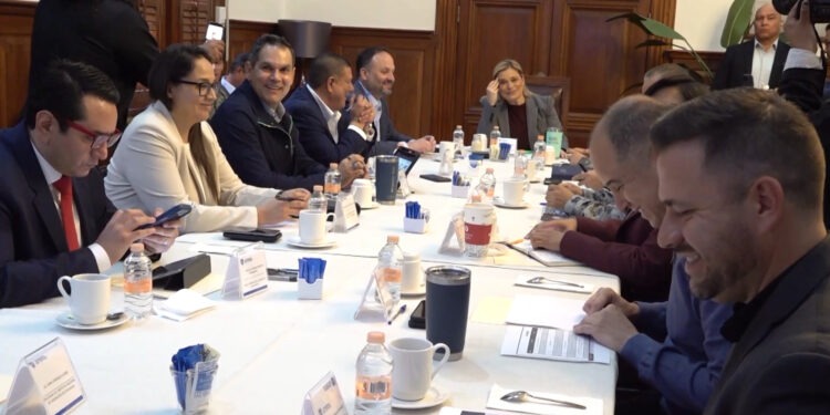 Gobernadora preside sesión de la Mesa Estatal de Construcción de Paz