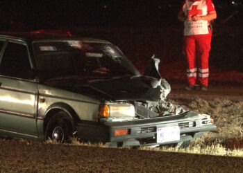 Choque con volcadura en carretera 45 deja adultos lesionados en Delicias