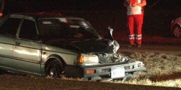 Choque con volcadura en carretera 45 deja adultos lesionados en Delicias