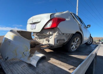Choque contra poste deja dos lesionados leves en el Periférico R. Almada