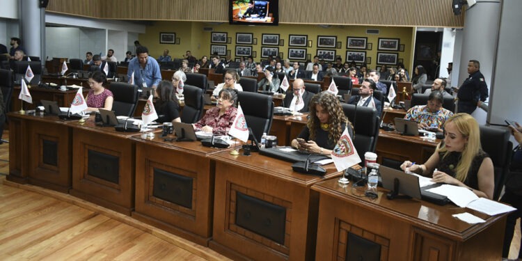 Muerte de agentes de la CIA desata tormenta política en el Congreso del Estado