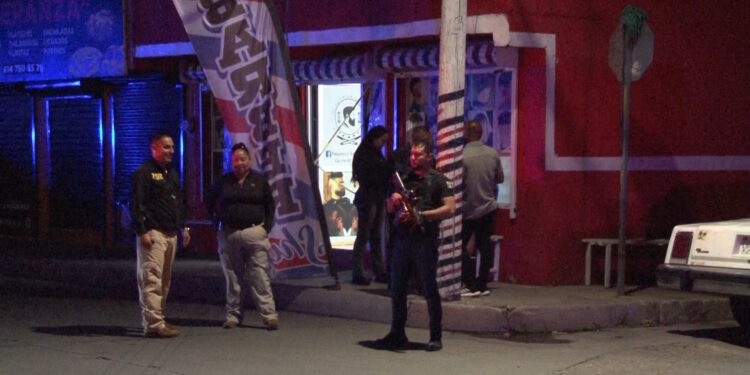 Mujer abre fuego contra barbería en la colonia Tierra y Libertad