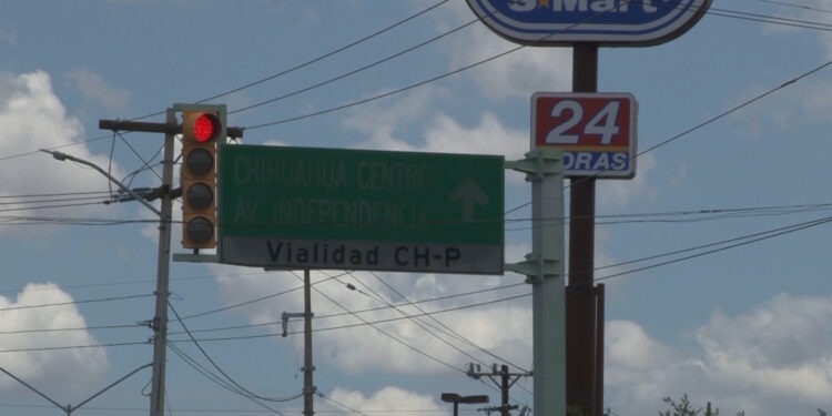 Automovilistas denuncian fallas en semáforos de la capital