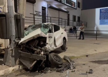 Conductor choca tras esquivar a un perro en la colonia Díaz Ordaz