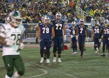 Caudillos de Chihuahua arrancan temporada ante Raptors con gran ambiente