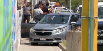Detienen a hombre tras robo y choque de vehículo en la colonia Cuarteles