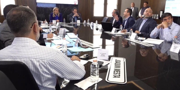 Revisan proyectos de infraestructura para la capital en reunión en Palacio de Gobierno