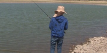 Familias disfrutan de la temporada vacacional en la presa Chihuahua