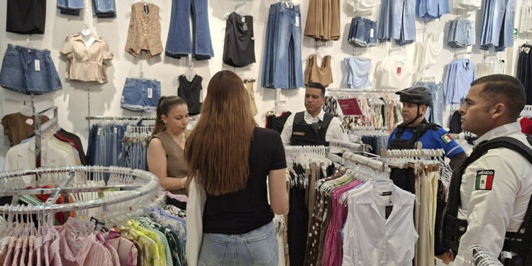 Promueve Policía Municipal medidas de seguridad para comerciantes del Centro Histórico