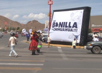 Brigadas promueven plataforma “Qué Bonilla es Chihuahua” en cruceros de la capital