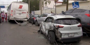 Camión de la ruta Riberas provoca carambola y atropella a una mujer en el Tecnológico