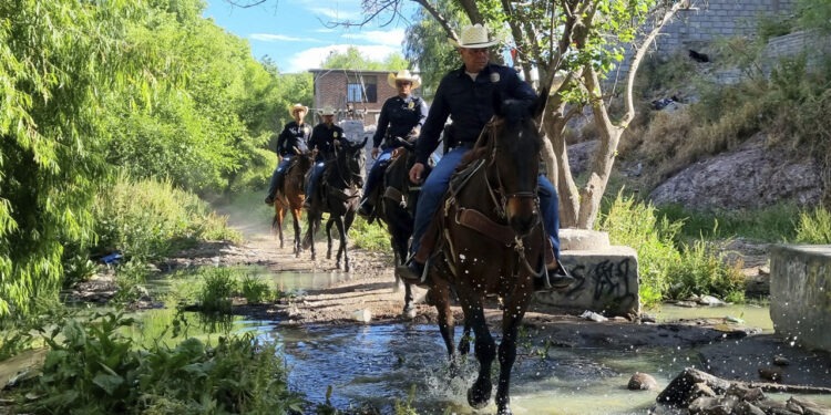 Refuerza Policía Municipal vigilancia en arroyos con patrullaje a caballo para prevenir delitos