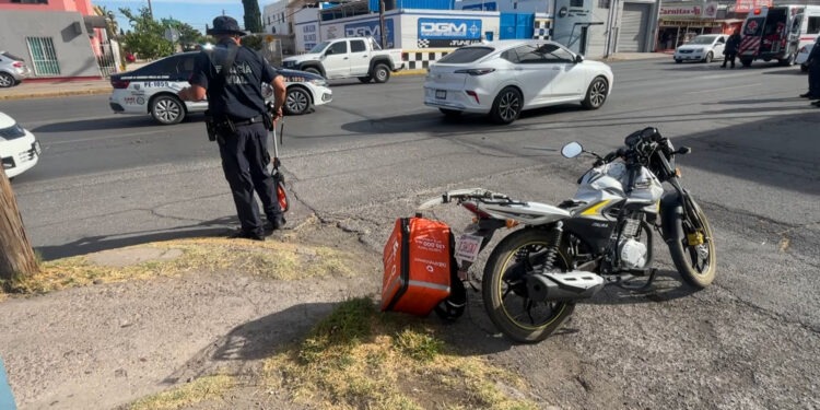 Repartidor de DiDi lesionado tras ser impactado por camioneta