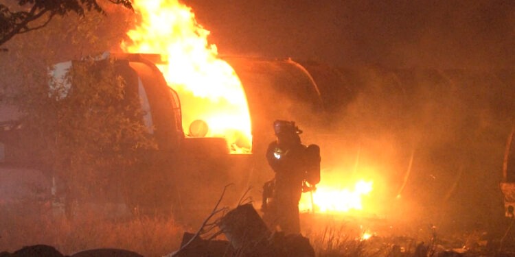 Se incendia contenedor de basura al oriente de Delicias