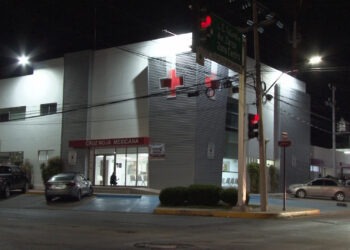 Sujeto llega baleado a la Cruz Roja en el Teófilo Borunda