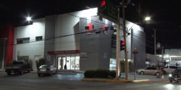 Sujeto llega baleado a la Cruz Roja en el Teófilo Borunda