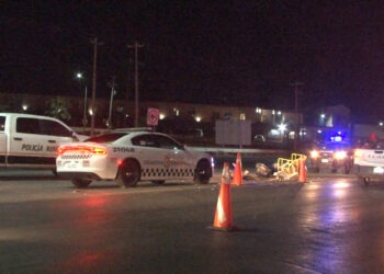 Tráiler embiste a sujetos que viajaban en triciclo en Delicias