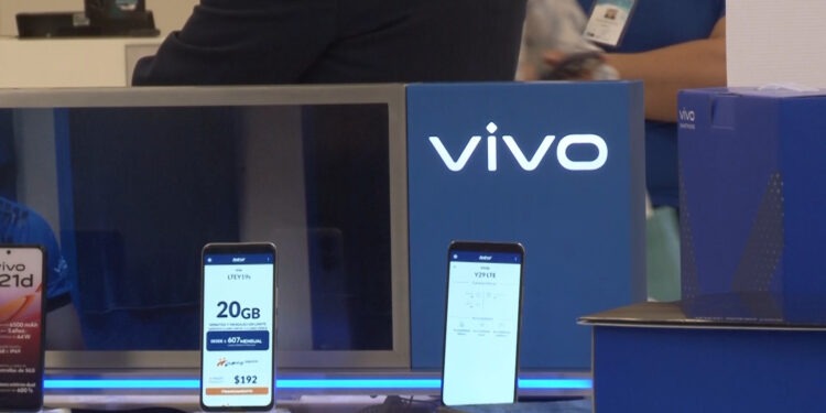 Telcel y Vivo presentan los nuevos V70 y V70 FE en Chihuahua