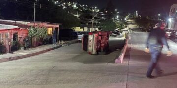 Vuelca adulto mayor en la colonia Lealtad II