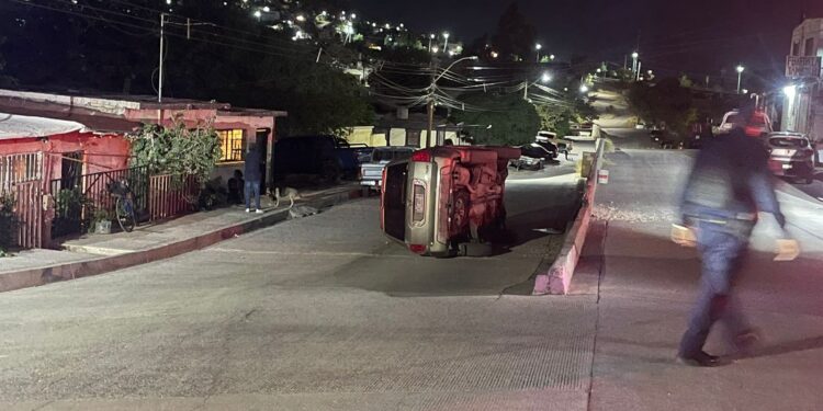 Vuelca adulto mayor en la colonia Lealtad II