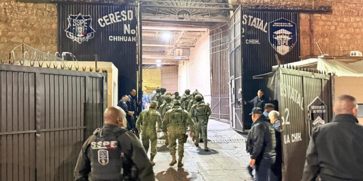 Realizan operativo en CERESO No. 2 con revisión extraordinaria