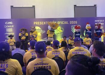 Dorados de Chihuahua lucen sus nuevos uniformes para la temporada 2026 de la LMB