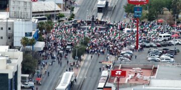 Realizan marcha en defensa de la soberanía nacional en Chihuahua capital