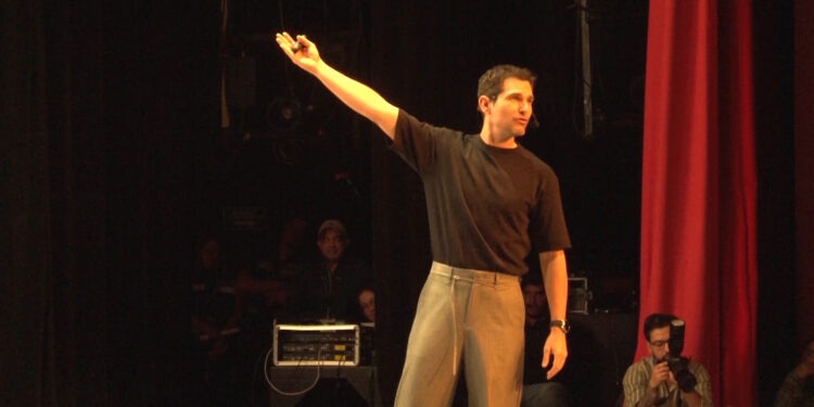 Alan por el Mundo impulsa el Festival Referencia Norte con conferencia sobre viajes y experiencias personales