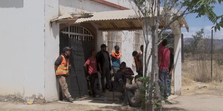 Trabajadores toman entrada de planta de Ávalos por presuntas malas condiciones laborales